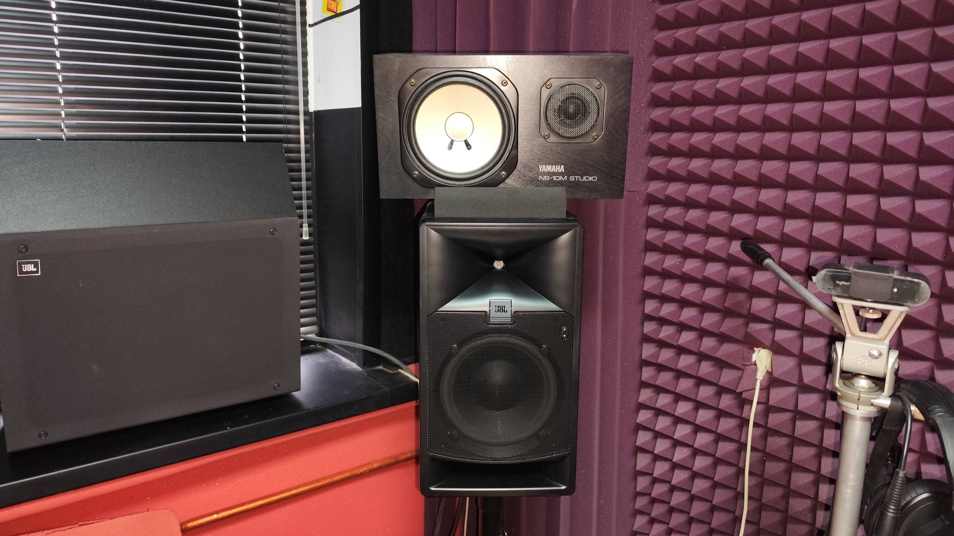 Прослушка JBL LSR708P смотреть онлайн