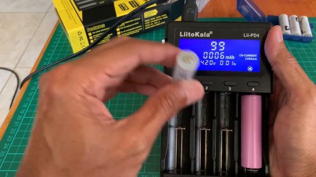 LiitoKala Lii-PD4 smart universal LCD fast charger | best for lithium batteries смотреть онлайн