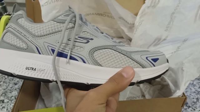 Unboxing Skechers Go Run Consistent