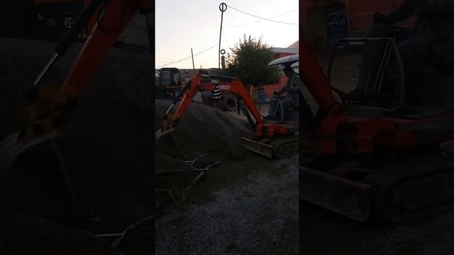 Kobelco SK013 working... смотреть онлайн