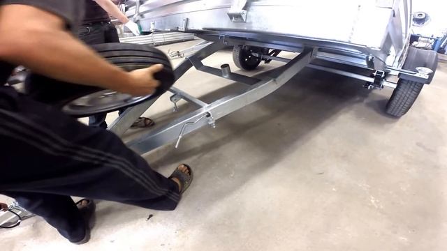 Кронштейн запасного колеса на прицеп МЗСА. Магазинприцепов.рф смотреть онлайн