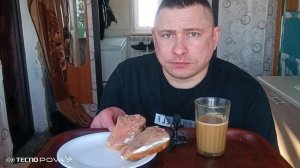 мукбанг/обжор/бутерброды с красной рыбой и кофе/