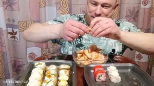 мукбанг/обжор/роллы,креветки варёные/
