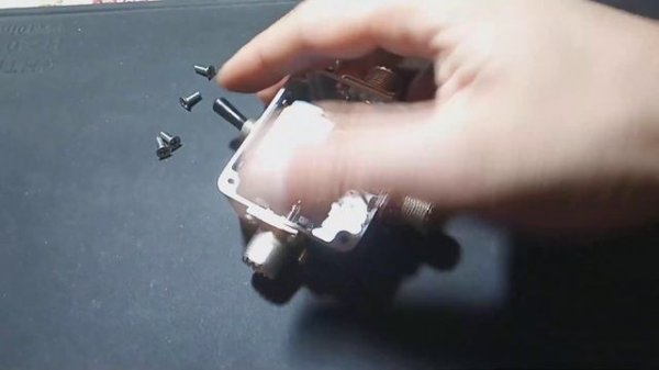 Простой коммутатор антенн. Как у А. Игонина ;)