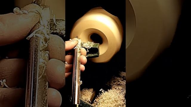 Резец раскаляется почти до красна, когда я точу Граб. смотреть онлайн