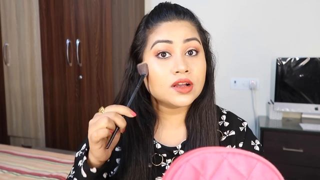 What’s in my bag / Roopblog | makeup for travelling| important makeup for everyday.. смотреть онлайн