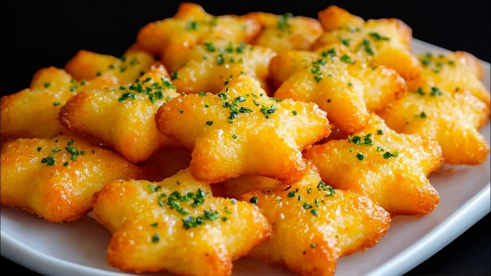 Обычная картошка и соль! Картошка на сковороде лучше чипсов! Закуска из картофеля.