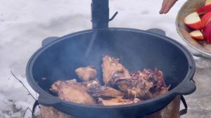 Такое нежное мясо! Гусь в казане по деревенски на костре. Рецепты в казане на большую компанию