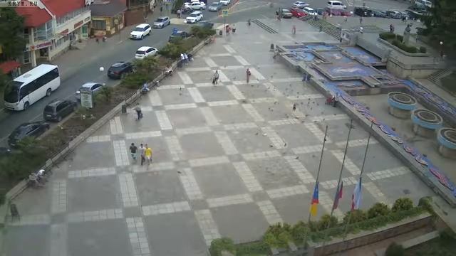 Вебкамера "Площадь Советская". Запись 22.06.2017 11:00:04 смотреть онлайн