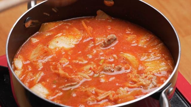 Le meilleur ragoût coréen pour l'hiver - Kimchi Jjigae (김치찌개) - Ragoût de Kimchi смотреть онлайн