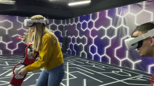 "ZAGA: Погрузитесь в мир захватывающих VR-сражений!"