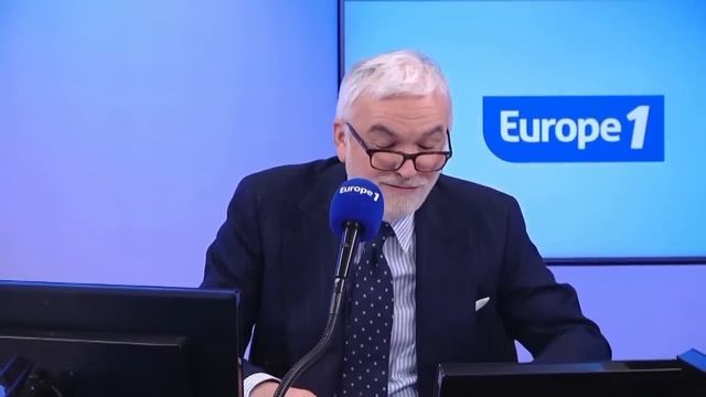 SNCF : "Les salariés bénéficient d'avantages qu'ils ne méritent absolument plus" (auditeur) смотреть онлайн