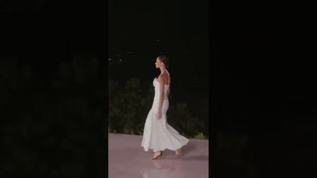 Carolina Herrera | 2024 Resort | Romantic Florals смотреть онлайн