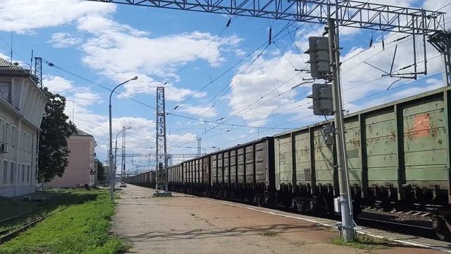 ВЛ80С-1684/? с полувагонами проследует через ст. Невинномысская (СКЖД)