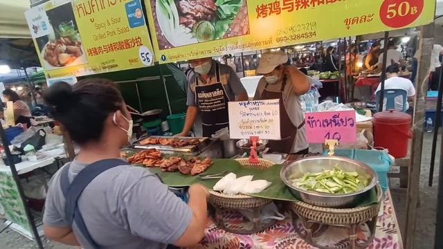ตลาดนัด หลัง Big C Extra เชียงใหม่ ของขายเยอะมาก смотреть онлайн