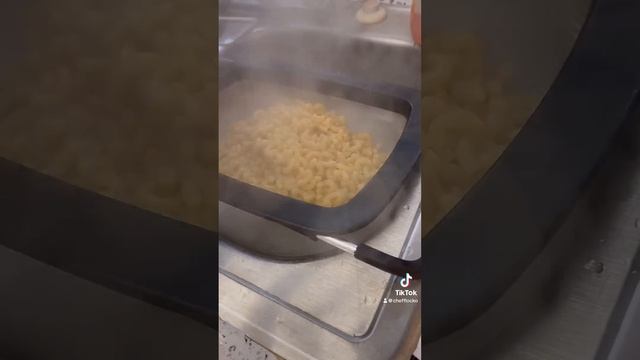 Baked Mac & Cheese Recipe #reels #recipe #cooking #thanksgivingfood #macandcheese #viralfood #food смотреть онлайн