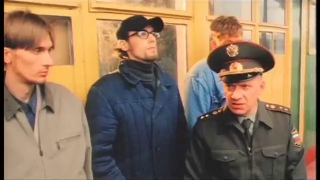 А вы помните, что вчера товарища генерала за пагон укусили? ДМБ смотреть онлайн