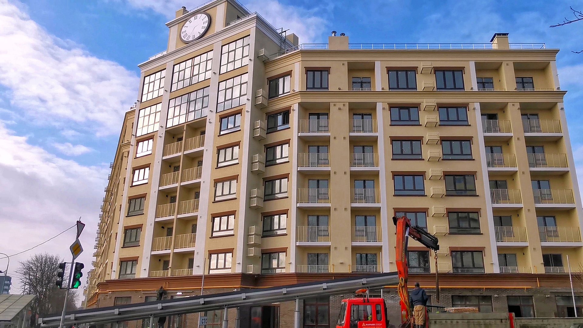 МАРИУПОЛЬ Жители заселили Дом с Часами Введен в эксплуатацию🏢Восстановление и Жизнь Сегодня смотреть онлайн