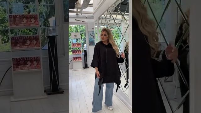 Размер 50 60! Туника оверсайз с капюшоном, трикотаж Италия, в цветах, большой размер! ч смотреть онлайн