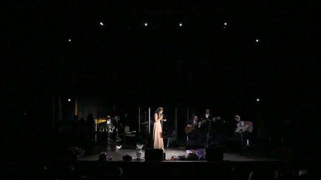 Алёна Петровская- На Мамаевом кургане тишина муз. А. Пахмутова  сл.В. Боков