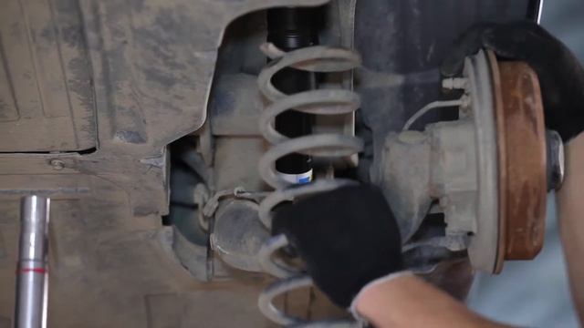Hvordan bytte bak fjærer på MERCEDES-BENZ A W168 BRUKSANVISNING | AUTODOC смотреть онлайн
