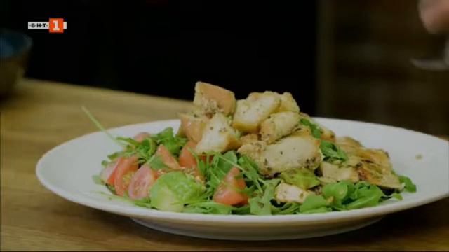 Салата с пиле, рукола и авокадо и тирамису чийзкейк  - 