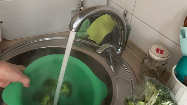Берлин. Идея полезного завтрака с брокколи. Полезно и очень вкусно) смотреть онлайн