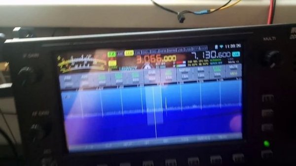 SDR трансивер "Волк". Покрутил по диапазонам без антенны.