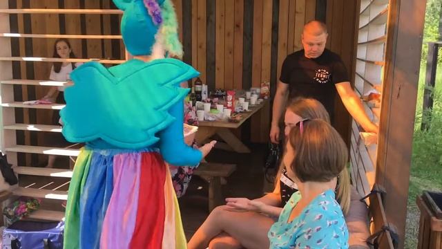 Амелька и Лианка на ДНЕ РОЖДЕНИЯ Даришки!!! смотреть онлайн