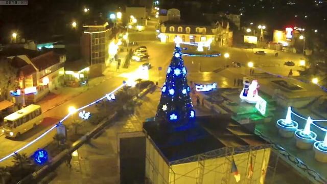 Вебкамера "Площадь Советская". Запись 07.01.2018 20:00:04 смотреть онлайн