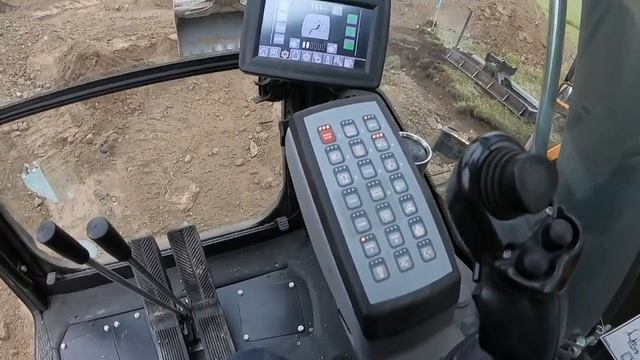 Liebherr R920 Compact Walk Around