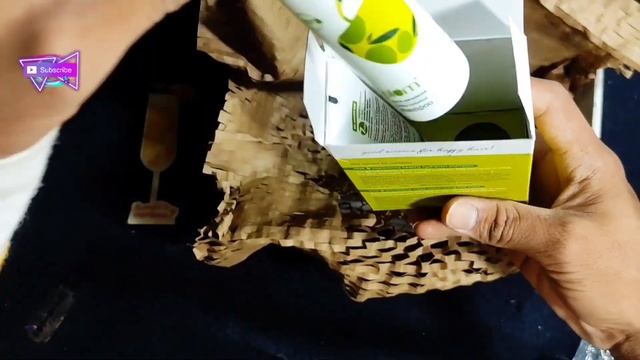 Plum goodness unboxing video || plum products in hindi || free sample pack смотреть онлайн