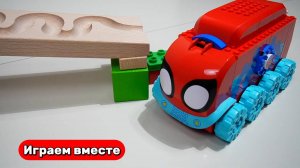 Играем в машинки ! Запускаем шарики по горкам ! Видео для детей