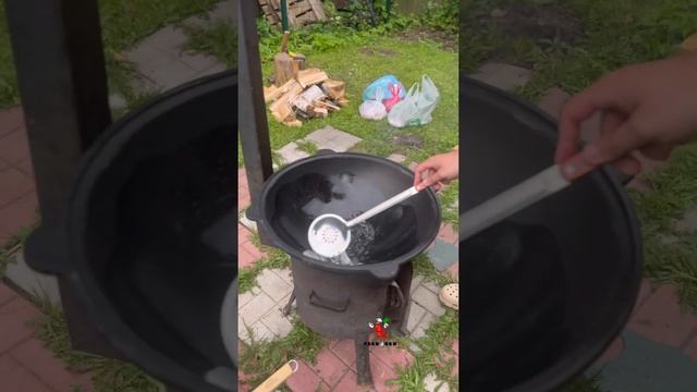 Обжигаем маслом новый казан на 22 литра!🔥 Будем варить раков и крабов🦞🦀 смотреть онлайн