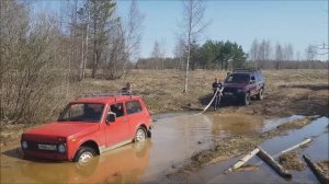 Испытание в грязи ..Нива, УАЗ- Буханка и Паджерик месят грязь.