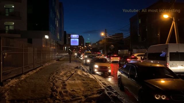 Ambulance with siren yelp, traffic jam смотреть онлайн