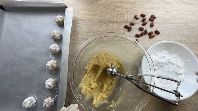 Italian almond cookie (Amaretti)- chewy inside, crispy outside شیرینی بادامی смотреть онлайн