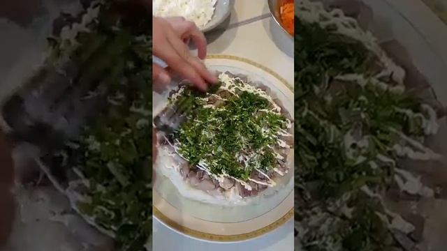 Салат селёдка под шубой #готовка #кухня 🐠 смотреть онлайн