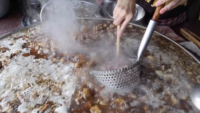 Huge amount! The Most Popular Beef Cauldron in Bangkok - Thai Street Food смотреть онлайн