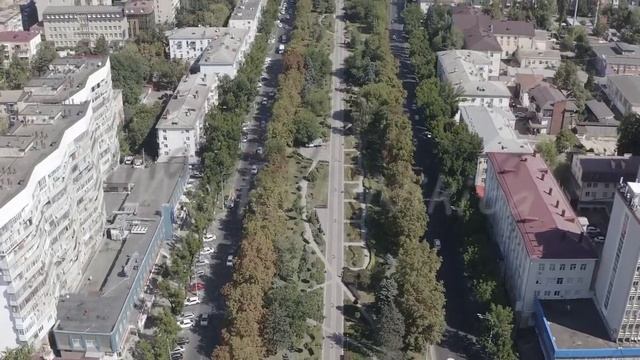 D-Log. Krasnodar, Russia, Alexandrovsky Boulevard Park. Flight over the city in summer, Aerial View смотреть онлайн