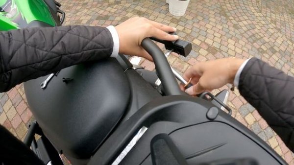 How to instal SHAD SH23 side cases on Kawasaki Versys-X 300 ~ how to replace top case cylinder lock