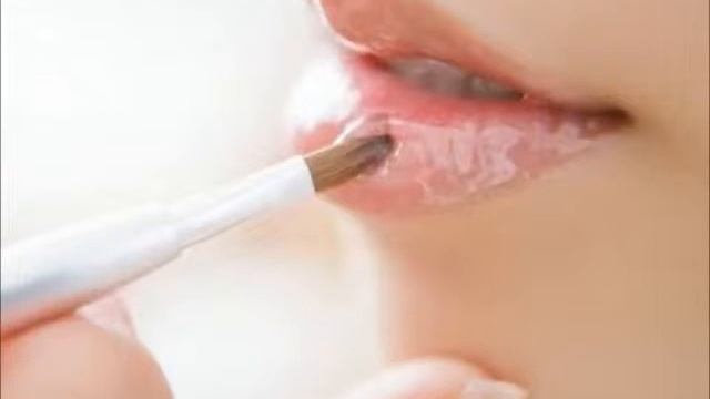 Lip Gloss смотреть онлайн