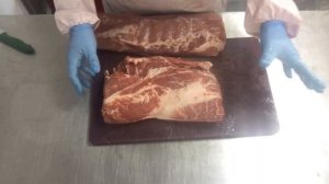 Как выбрать шею на сочный шашлык  #говядина #стейк #butcher #мясо #свинина #шашлык #шашлыкизсвинины