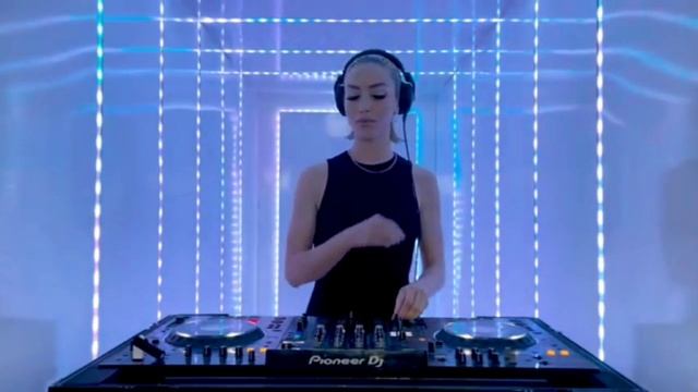 Диджей смотреть онлайн