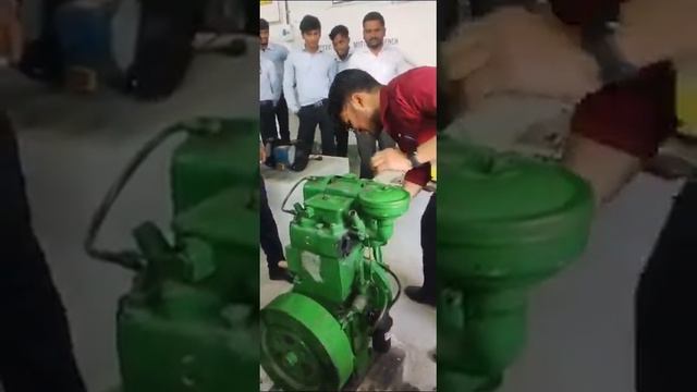 Effort to run the old Engine.#internal Combustion engine. #Compression -ignition engine #viral смотреть онлайн