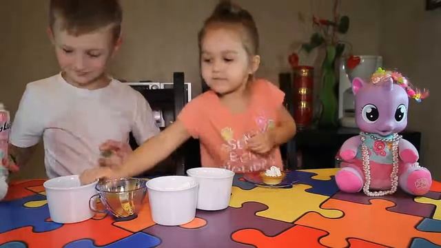 Дети готовят сами. Детское пирожное мишки Тедди. Making a cake Barney Bear смотреть онлайн
