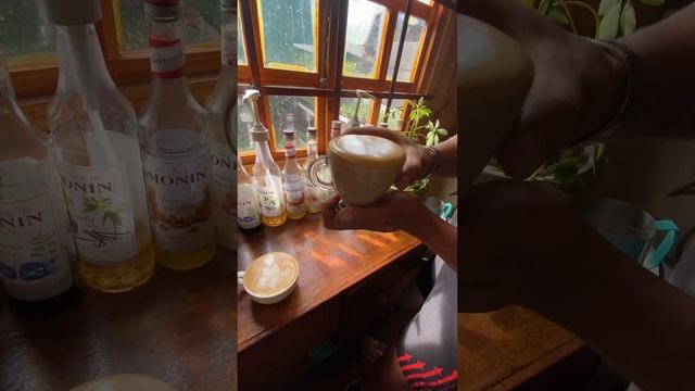 Cupcake Tulip 🌷 #coffee #johannesburg #latte #coffeeart #barista #coffee #coffeelover #cafe смотреть онлайн