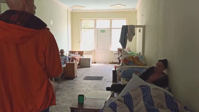 Кришнаиты. Проповедь в приюте.Бесплатный приют для бездомных.Минеральные воды.