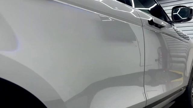 Range Rover Evoque R-Dynamic SE D200 MHEV Seoul Pearl Silver смотреть онлайн