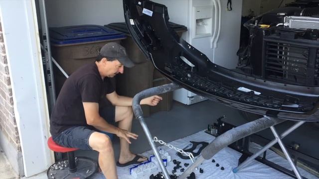 Rebuilding Wrecked Dodge Ram 1500, Part 22. 2019 Laramie. Painting an extremely complicated bumper. смотреть онлайн